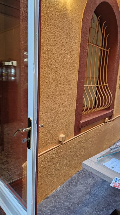 Ravalement de façade à Villeneuve-Loubet : rénovation, nettoyage et peinture extérieure